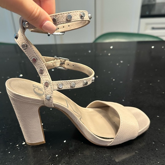 Gianni Bini Rockstud Ivory Woman’s Heels - size 6.5 - Picture 4 of 8